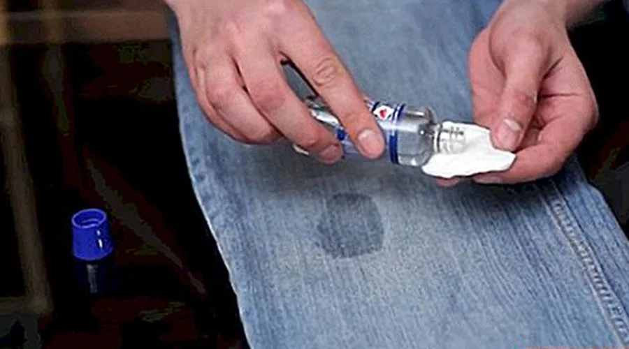 Hızlı Yapıştırıcı Lekesi Nasıl Çıkarılır?